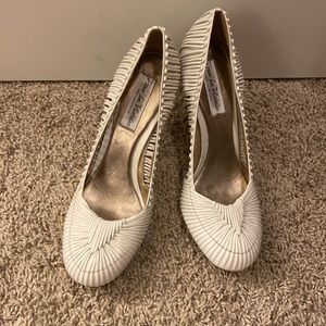 Pour La Victoire white leather heels Size 9.5